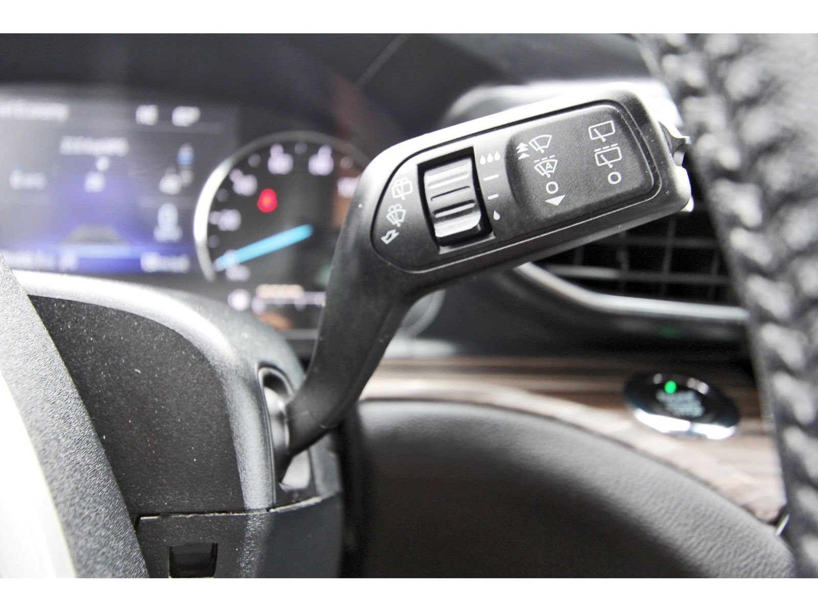 Used 2021 Ford Explorer Limited w/ Equipment Group 301A AWD/4WD image 16