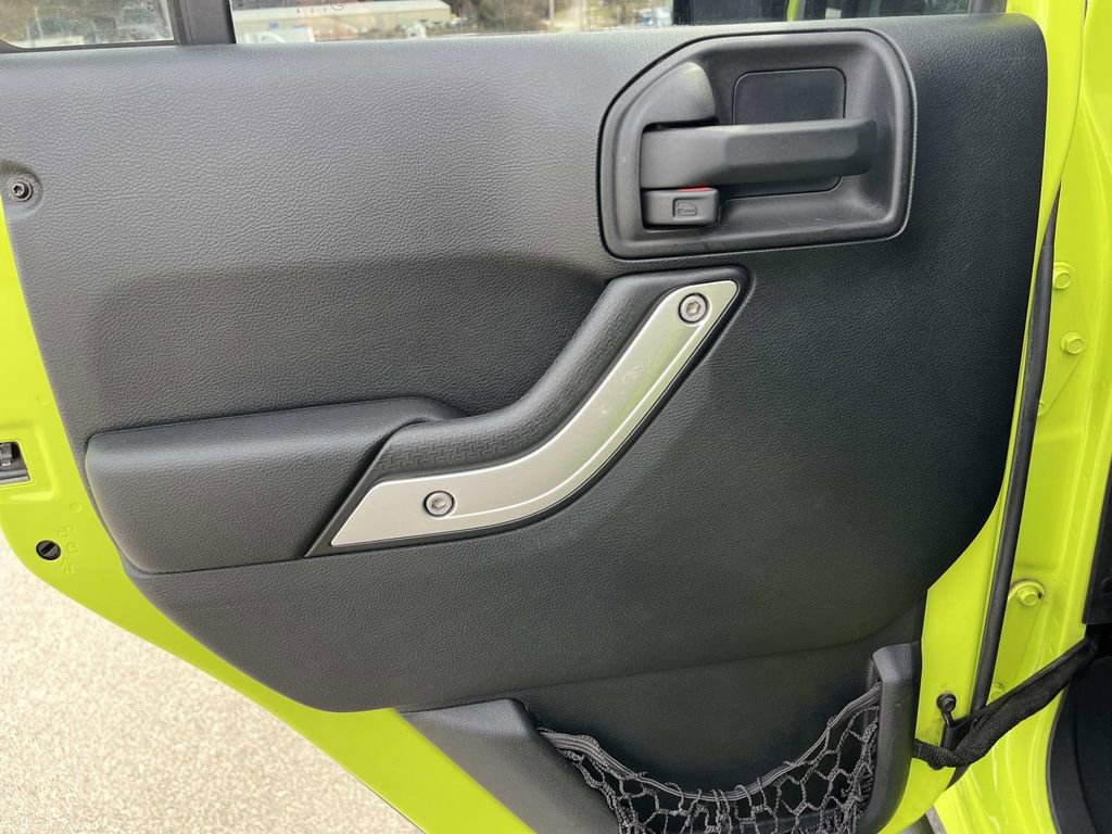 Used 2016 Jeep Wrangler Unlimited Rubicon image 17