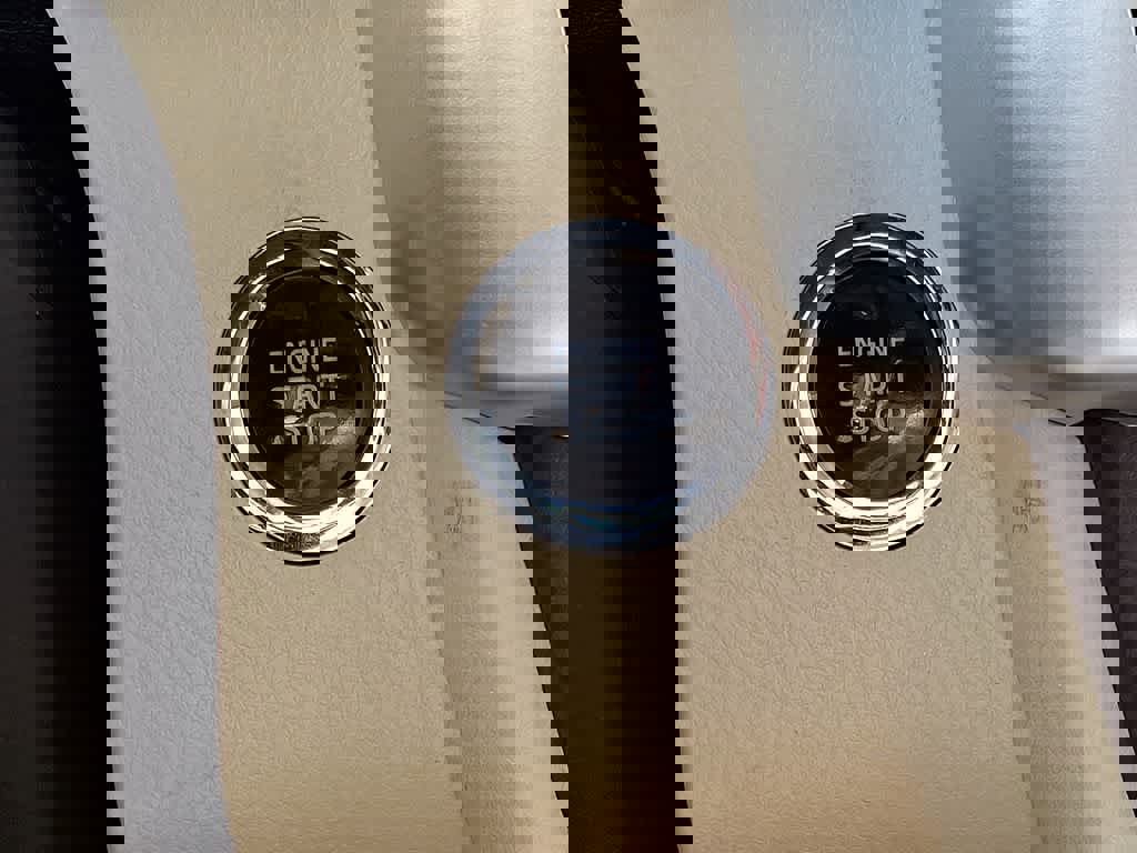 Used 2019 Toyota Highlander XLE image 24