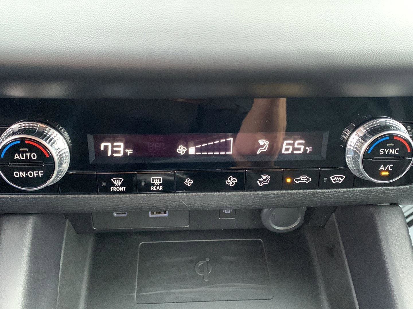 Used 2024 Mitsubishi Outlander SE image 9