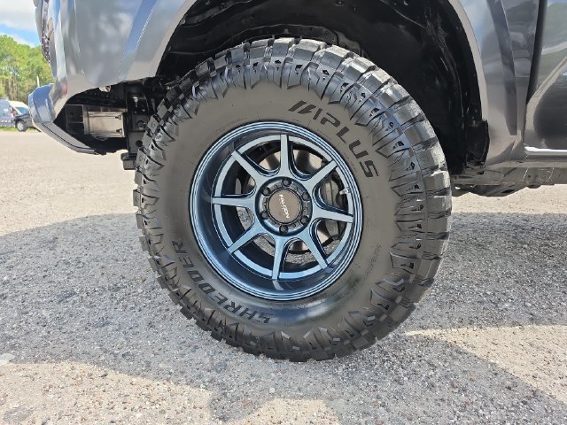Used 2020 Toyota Tacoma TRD Sport AWD/4WD image 29