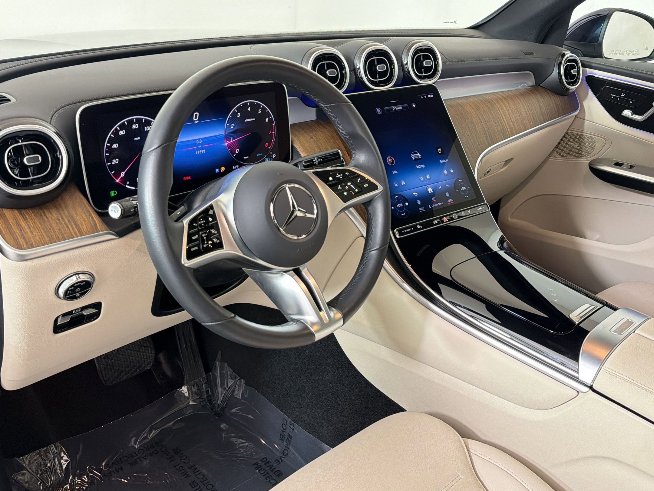 Used 2024 Mercedes-Benz GLC 300 image 4