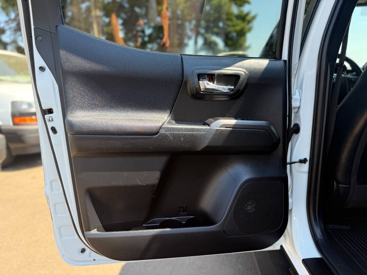 Used 2019 Toyota Tacoma TRD Sport w/ TRD Premium Sport Package AWD/4WD image 39