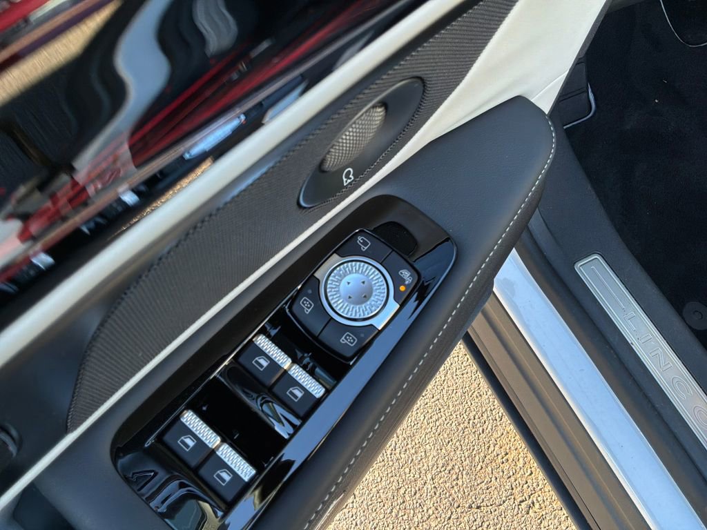 Used 2025 Lincoln Nautilus Reserve image 8