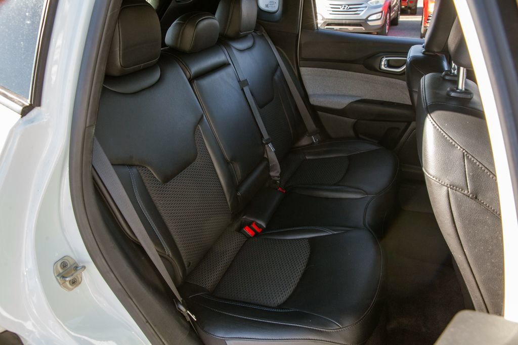 Used 2023 Jeep Compass Latitude AWD/4WD image 12