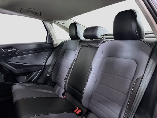Used 2025 Volkswagen Jetta SE FWD image 28