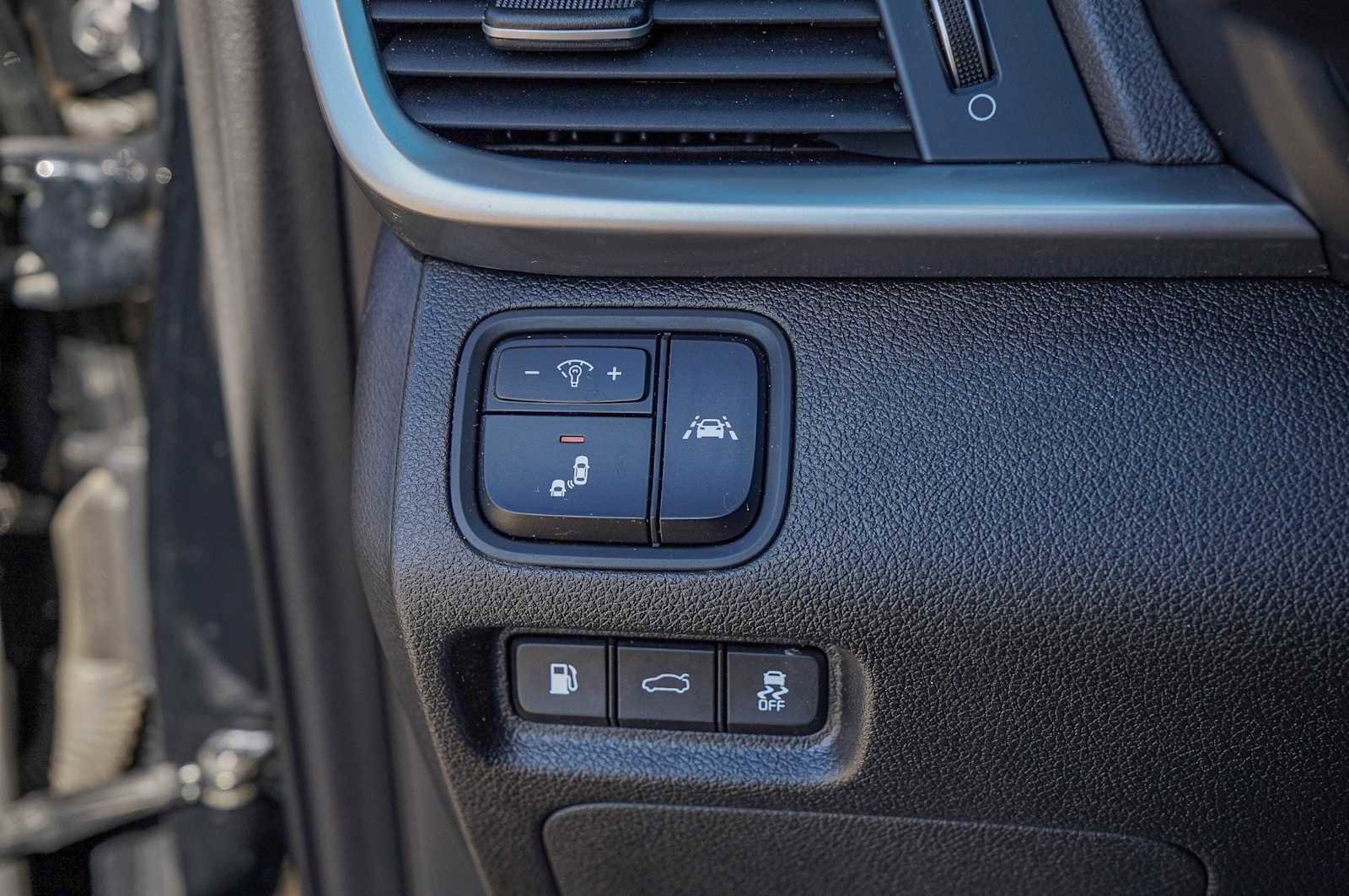 Used 2020 Kia Optima LX image 27