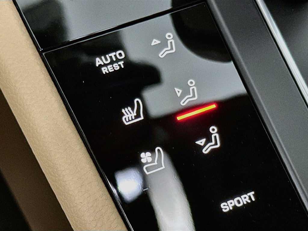 Certified 2026 Porsche Macan AWD/4WD image 23