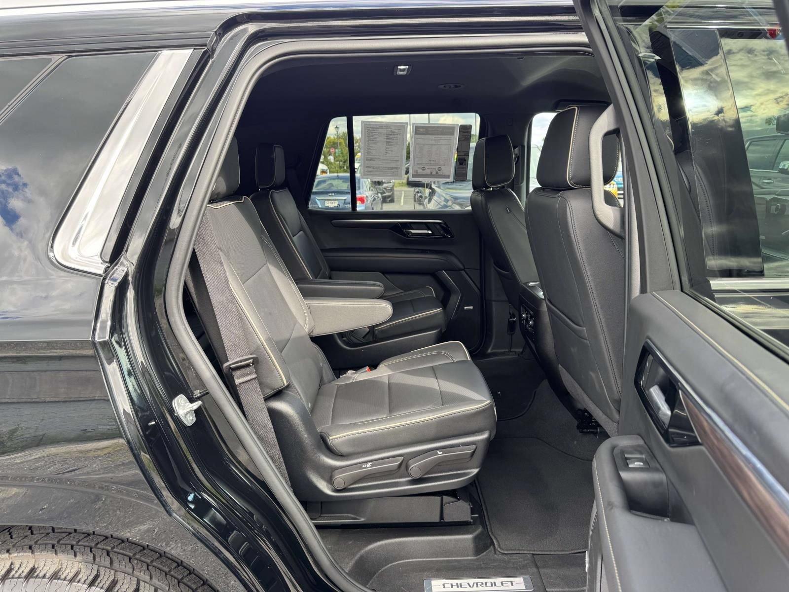 Used 2025 Chevrolet Tahoe Premier AWD/4WD image 16