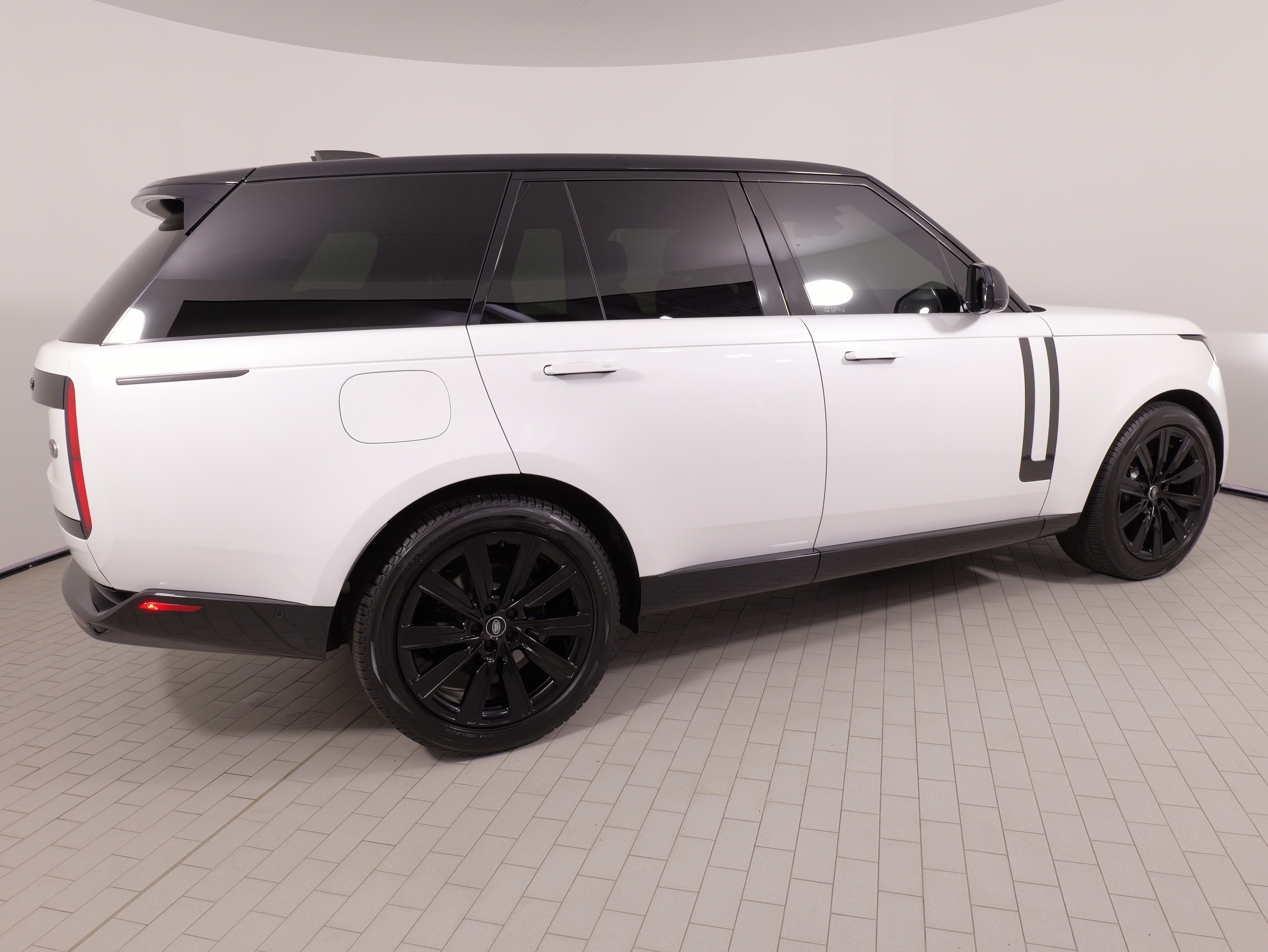 Used 2023 Land Rover Range Rover SE AWD/4WD image 12