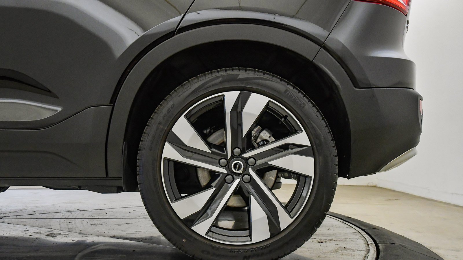 Certified 2025 Volvo XC40 B5 Ultra w/ Climate Package image 11