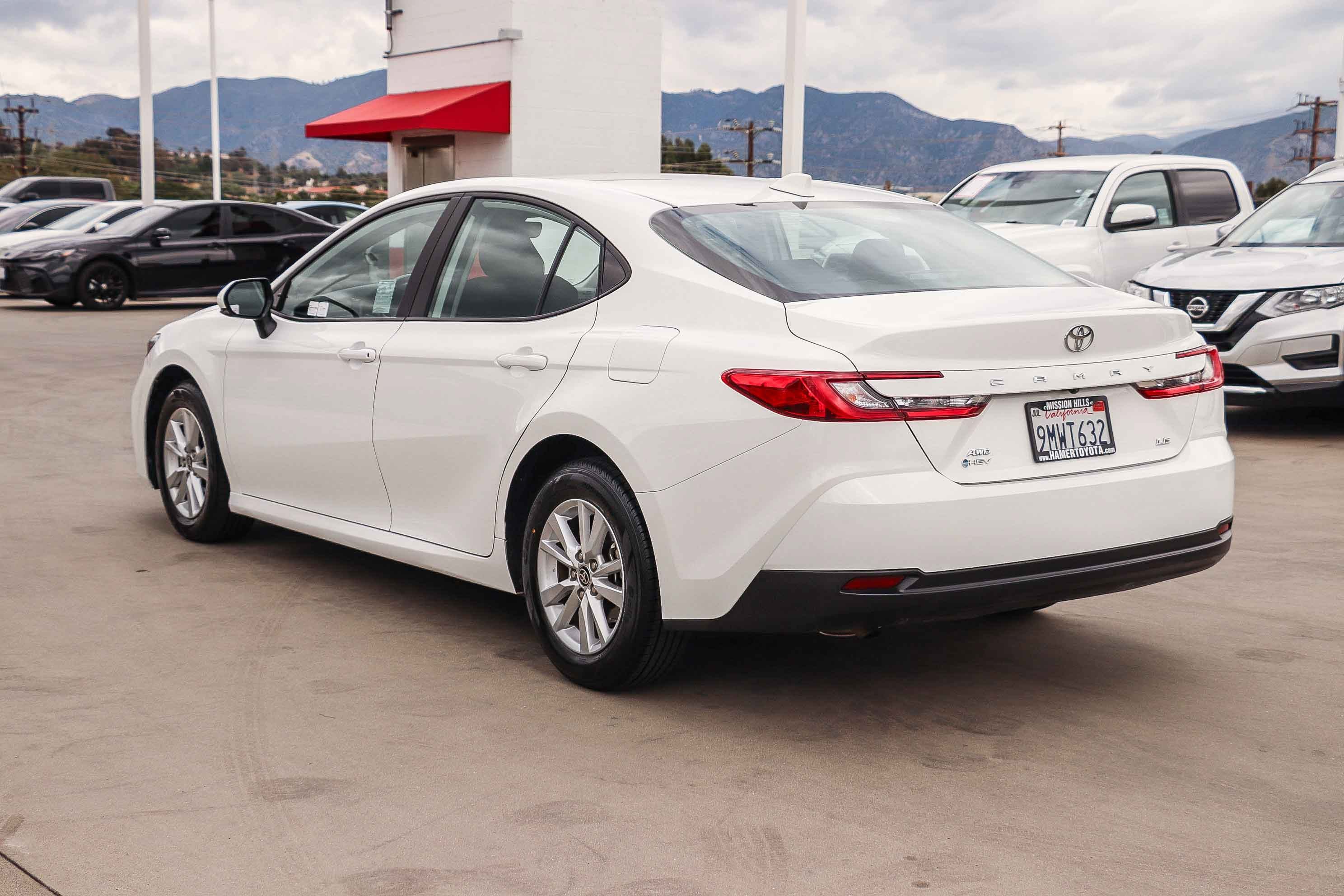 Certified 2025 Toyota Camry SE AWD/4WD image 5