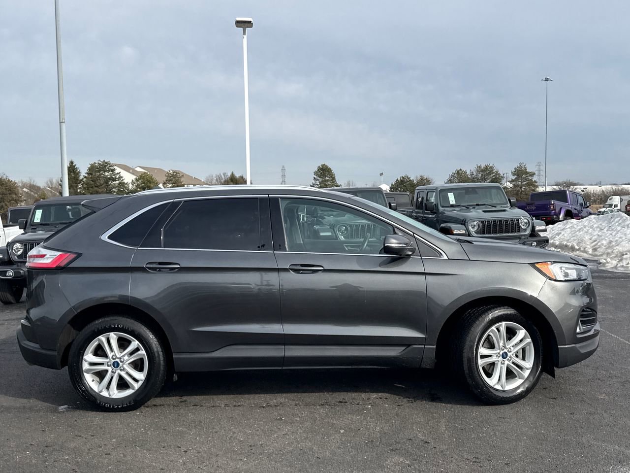 Used 2019 Ford Edge SEL w/ Equipment Group 201A image 2