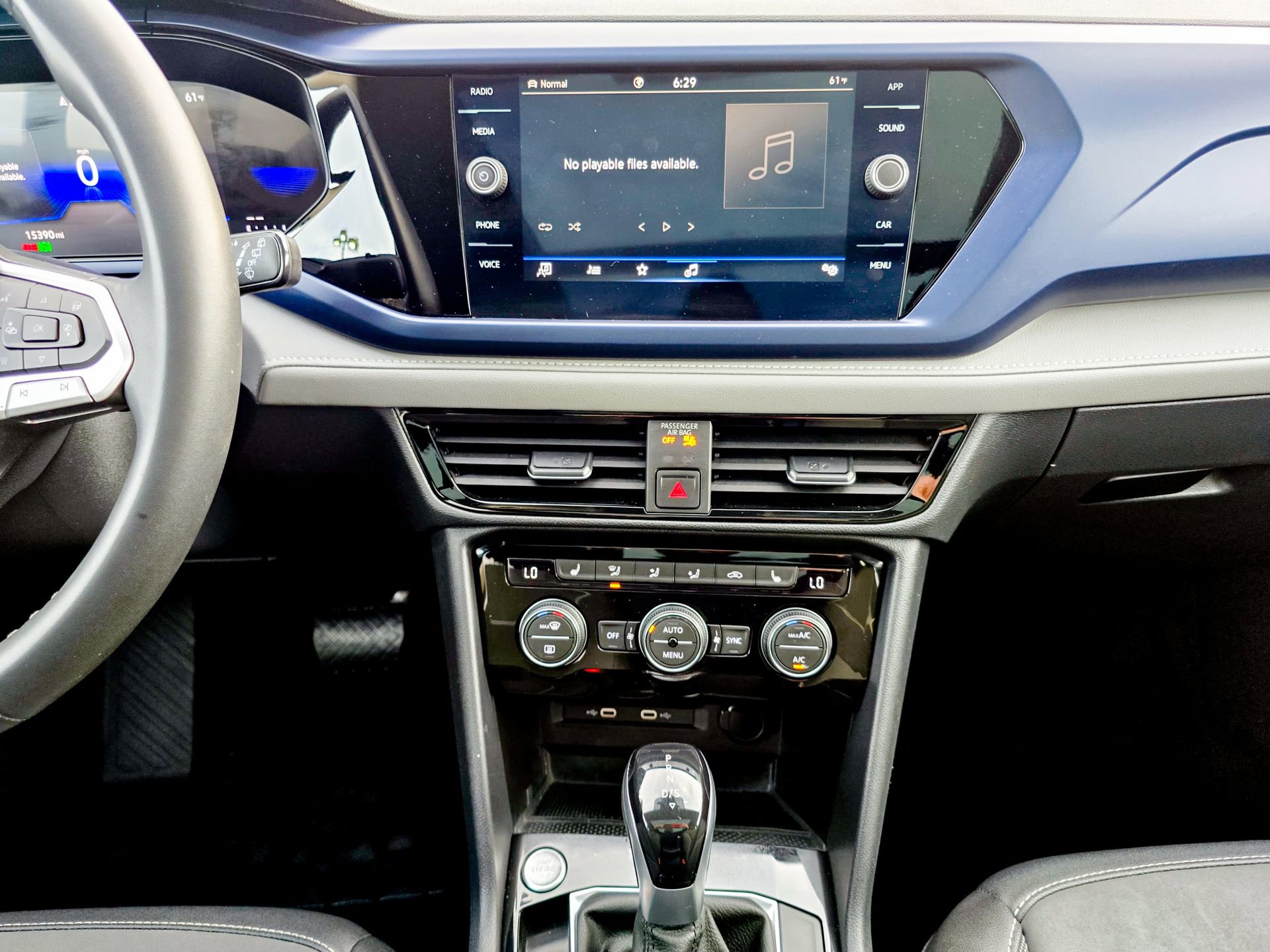 Used 2024 Volkswagen Taos SE w/ Panoramic Sunroof Package image 29