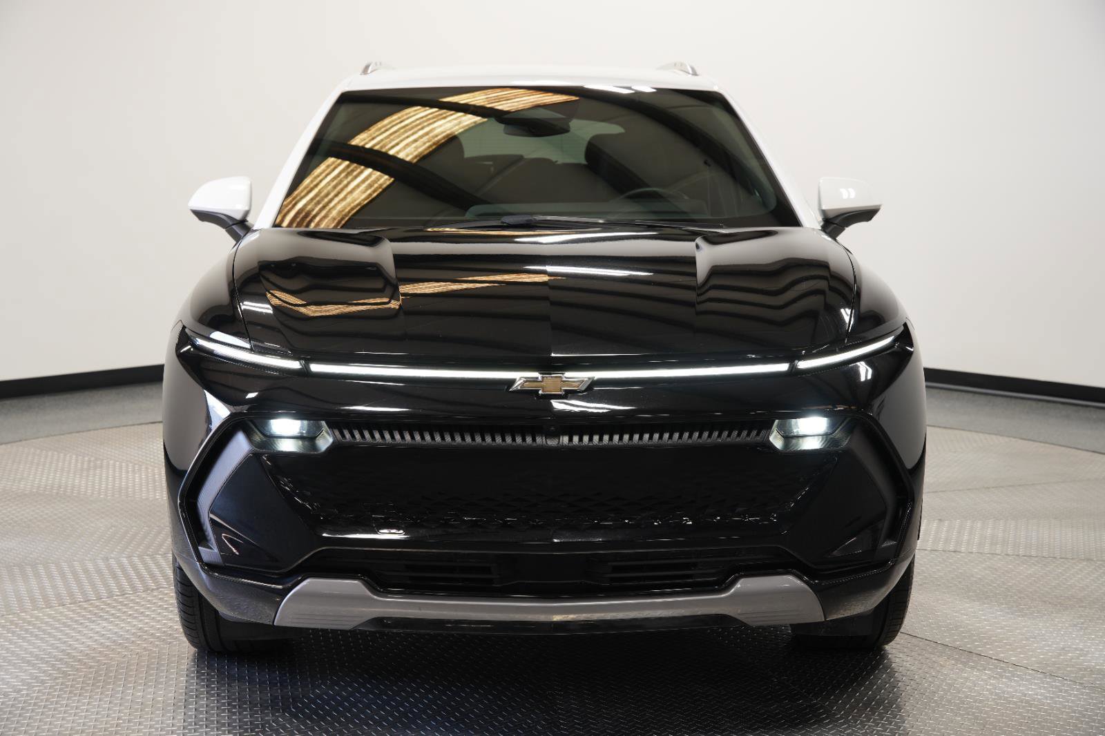 Used 2025 Chevrolet Equinox EV LT w/ Convenience Package image 2