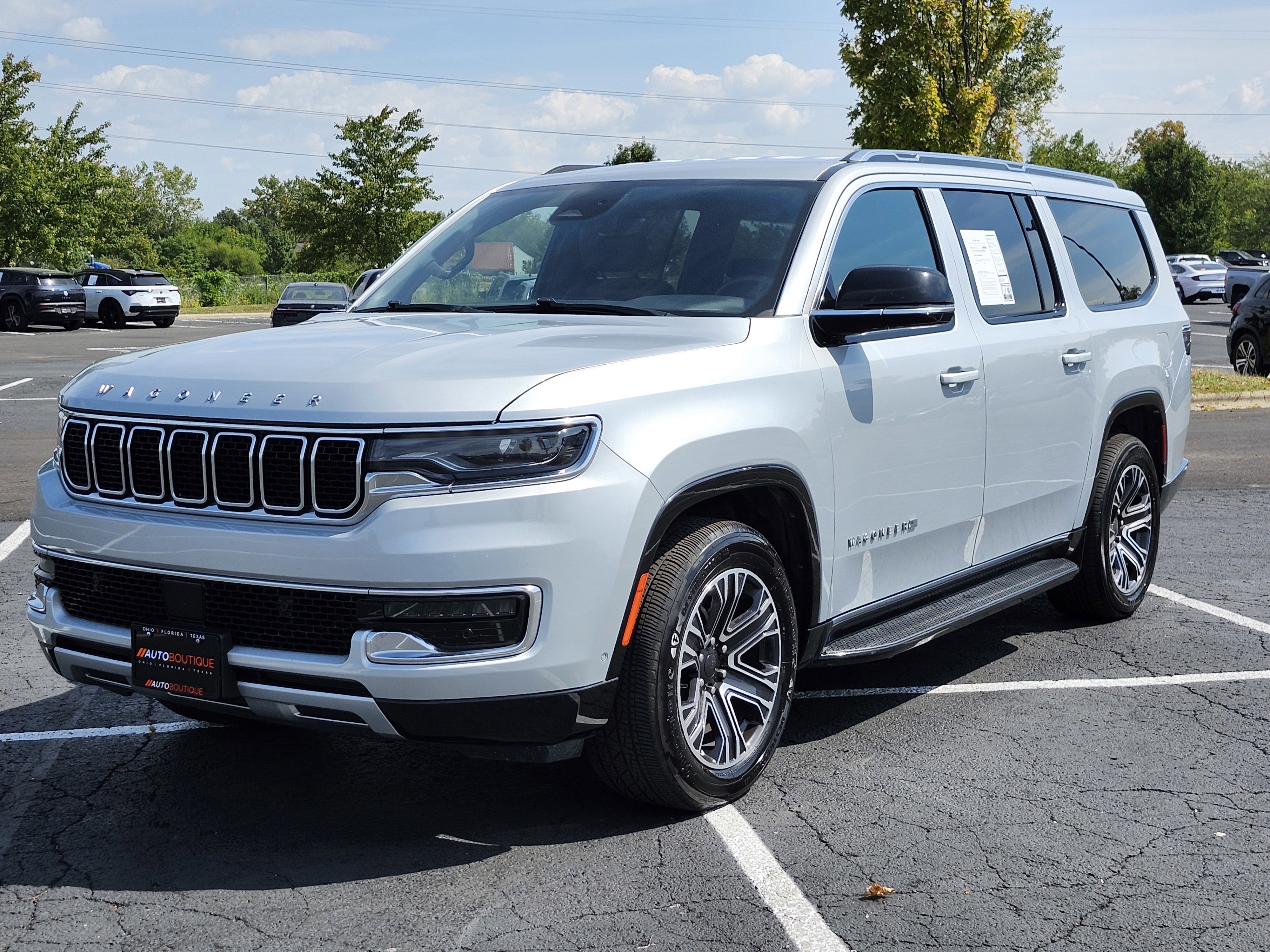 Used 2023 Jeep Wagoneer L Series II image 5