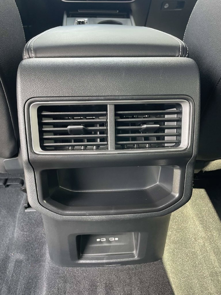 Used 2025 Volkswagen Atlas Cross Sport SE FWD image 13
