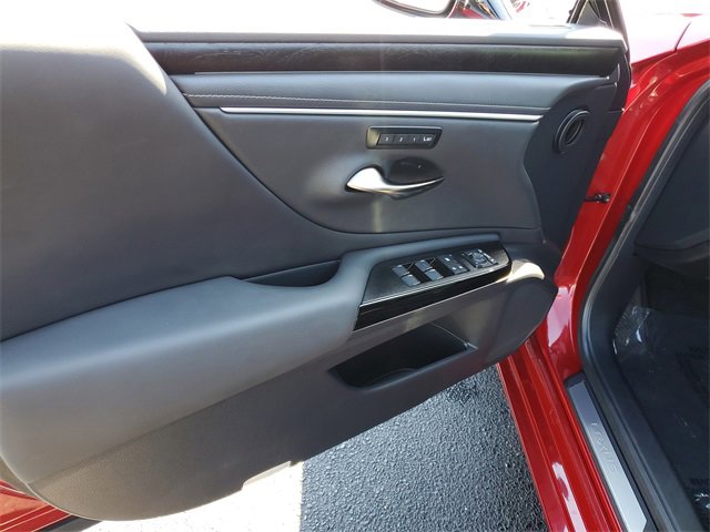 Used 2024 Lexus ES 300h w/ Premium Package image 12