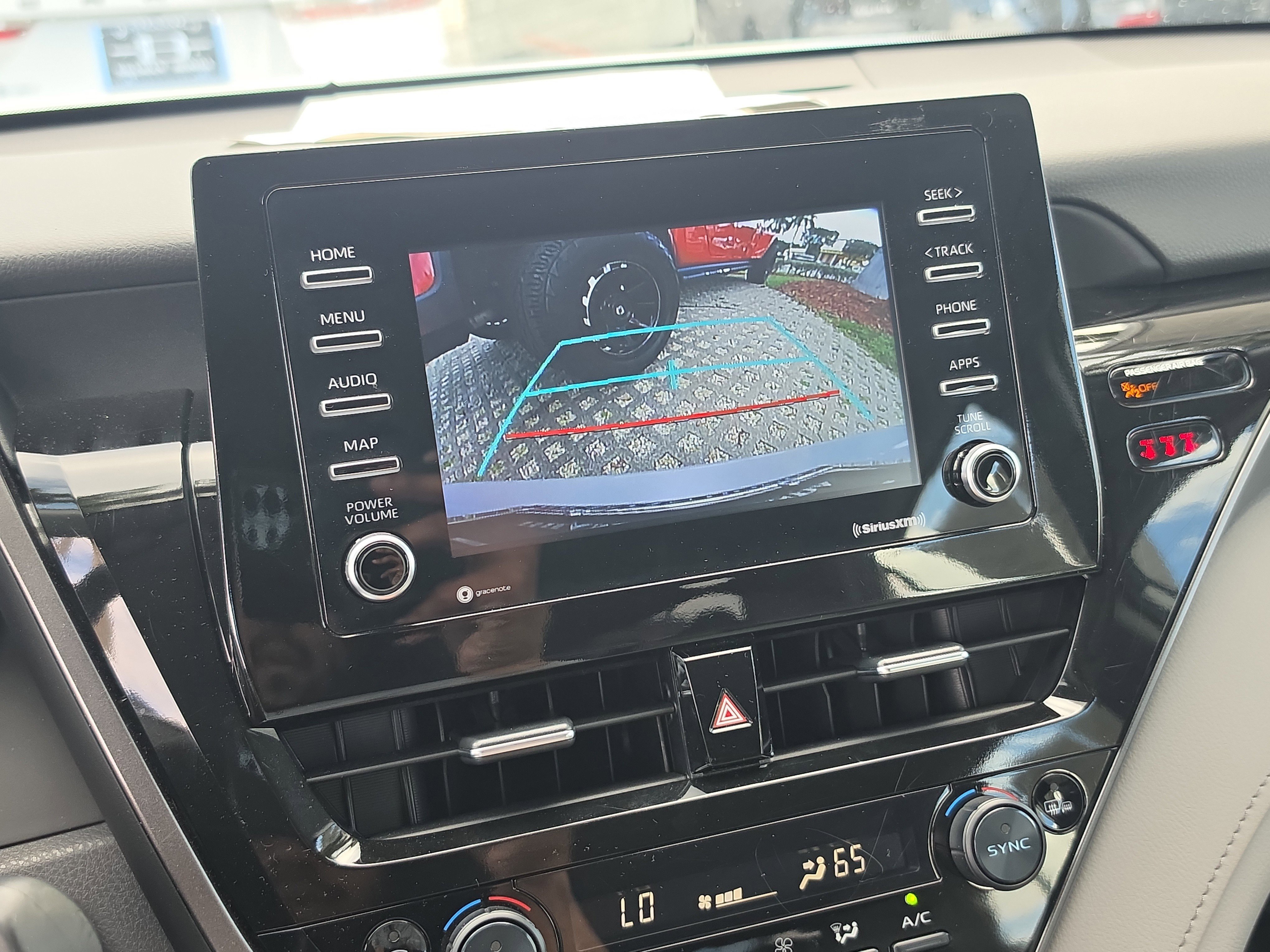 Used 2024 Toyota Camry SE image 21