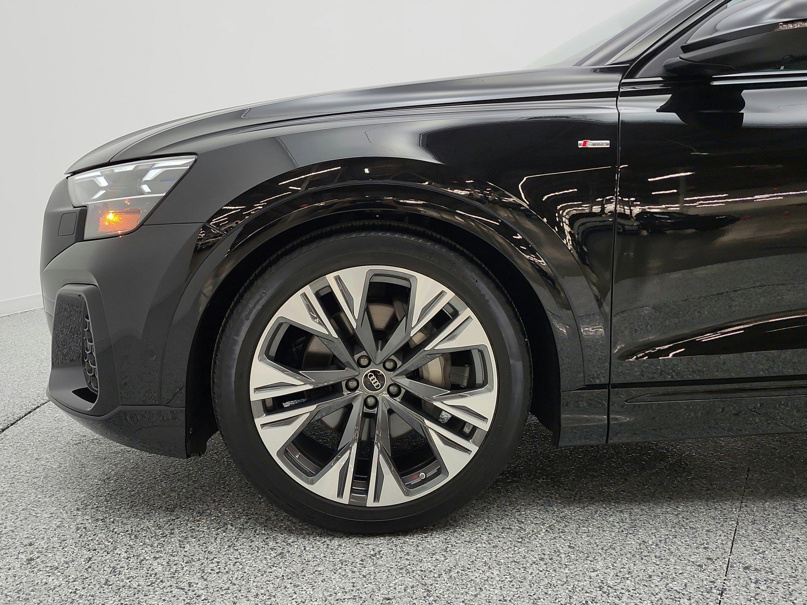 Used 2025 Audi Q8 Prestige w/ Prestige Package AWD/4WD image 22