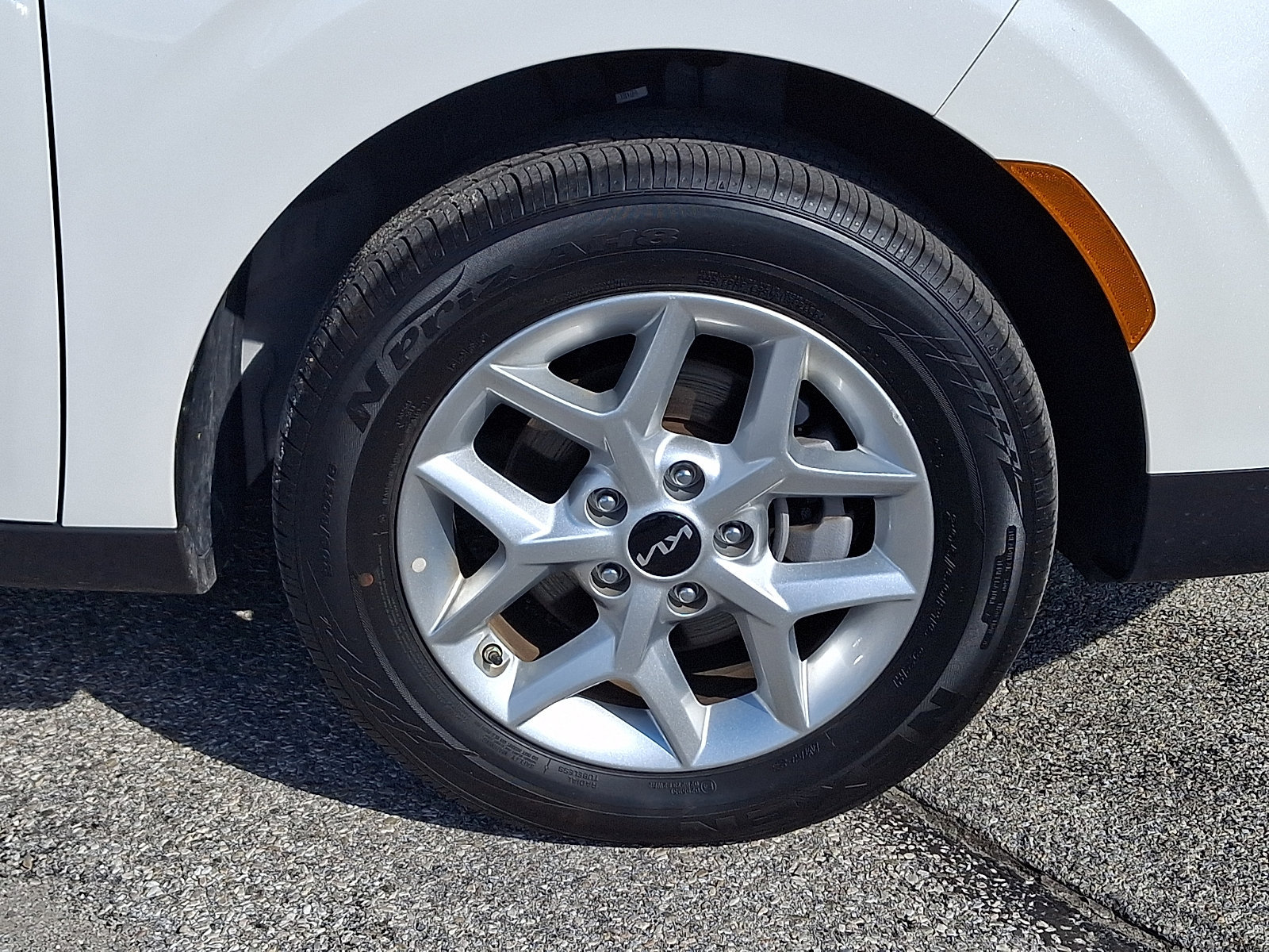 Certified 2025 Kia Soul LX w/ LX Technology Package FWD image 8