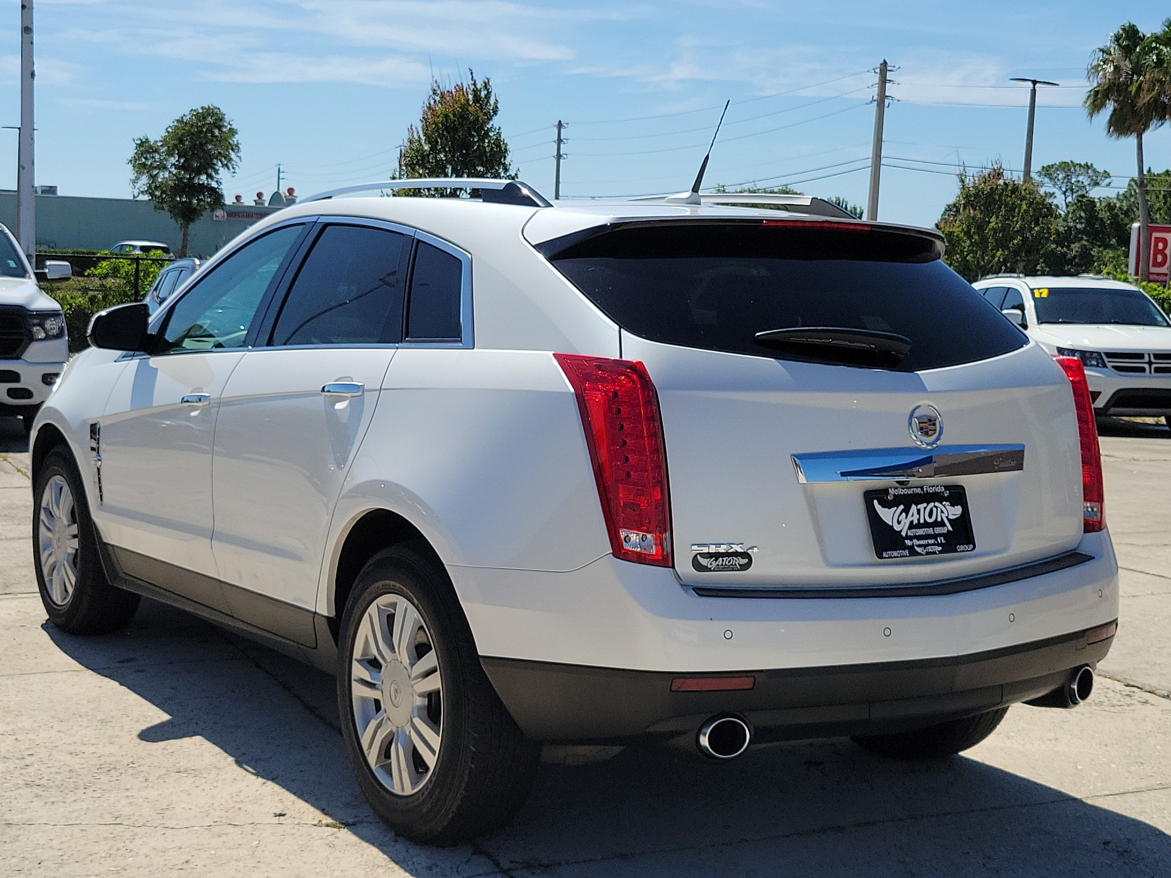 Used 2011 Cadillac SRX Luxury AWD/4WD image 3