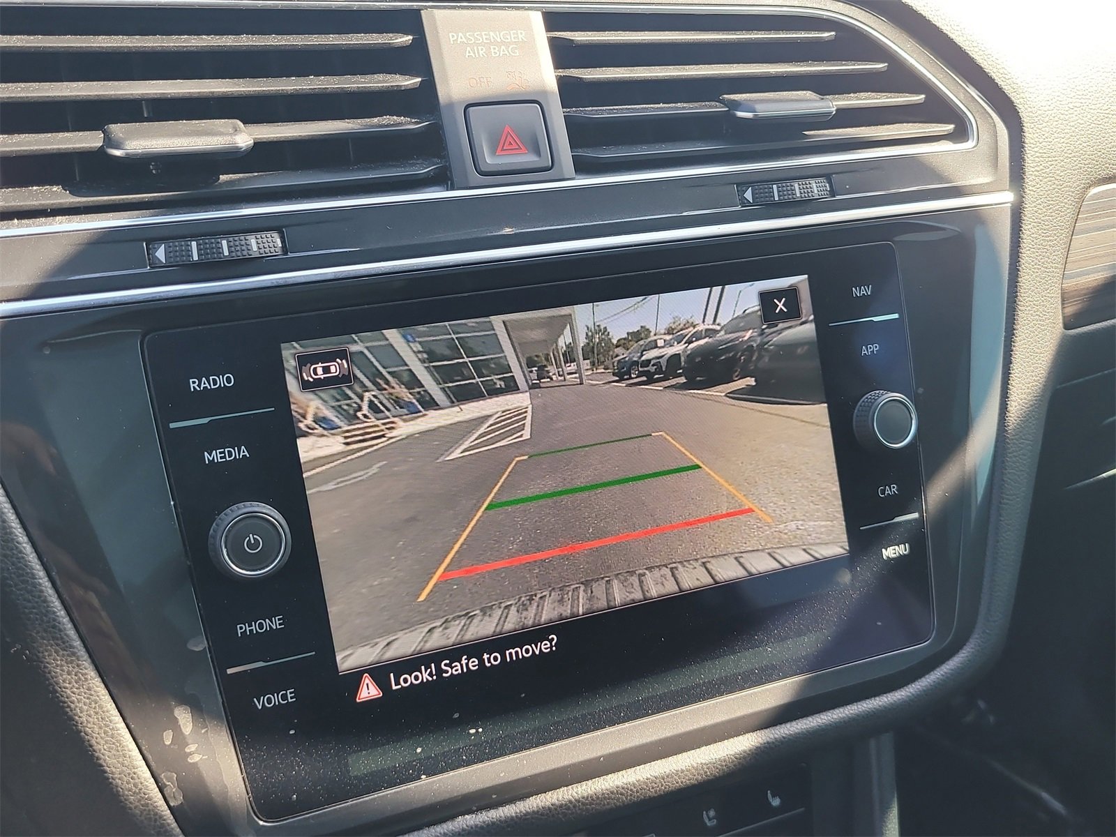 Used 2022 Volkswagen Tiguan SEL R-Line image 25