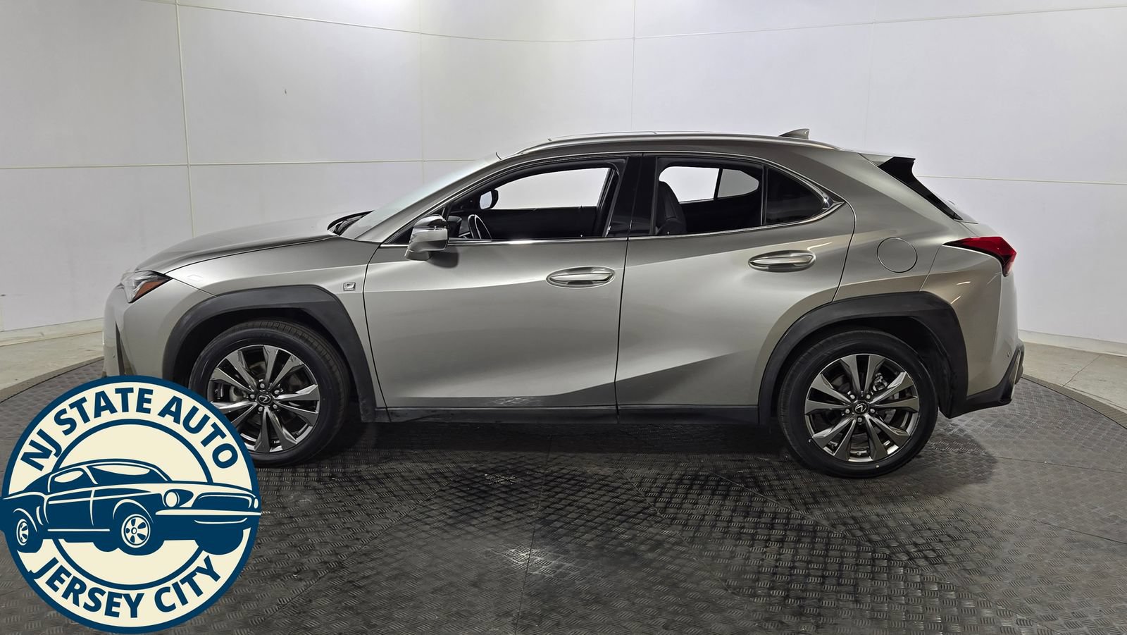 Used 2021 Lexus UX 200 F Sport w/ Accessory Package (Z1) FWD image 4