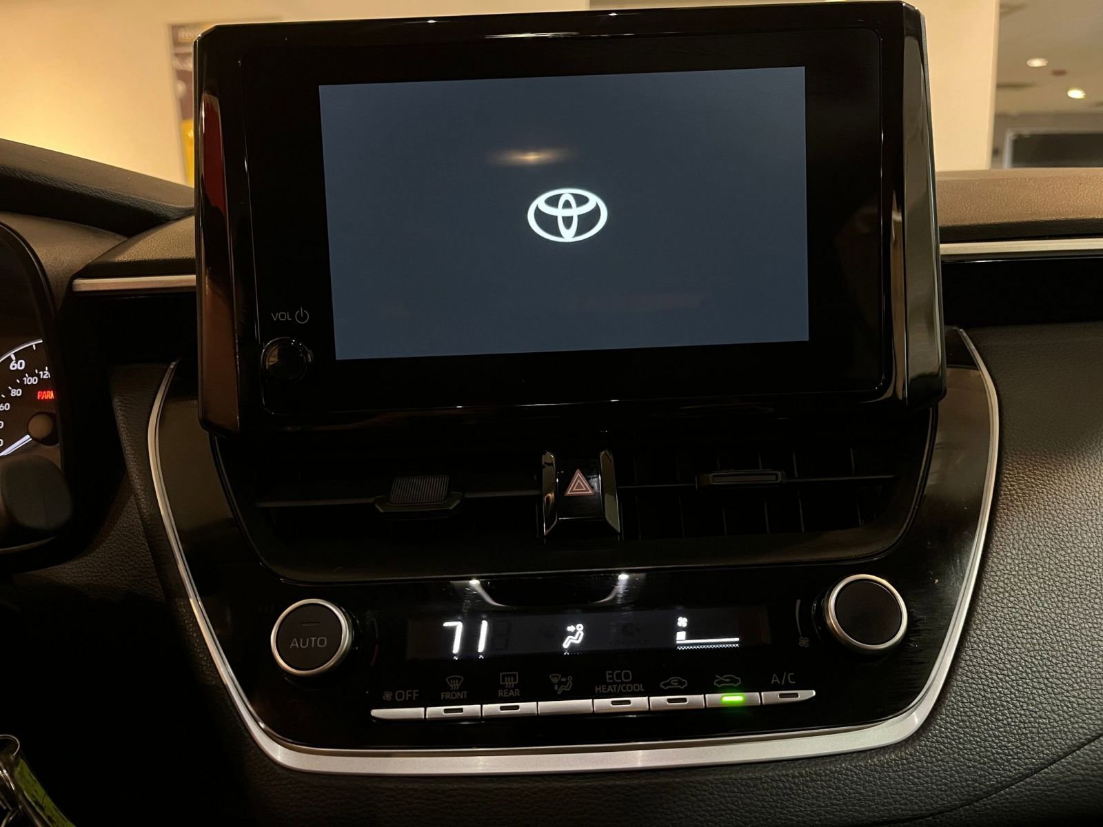 Used 2025 Toyota Corolla LE image 20