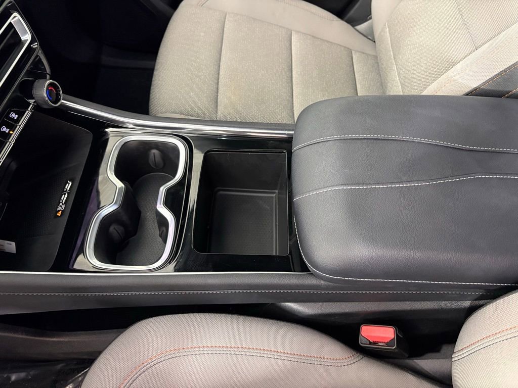 Used 2025 Chevrolet Traverse LT image 36