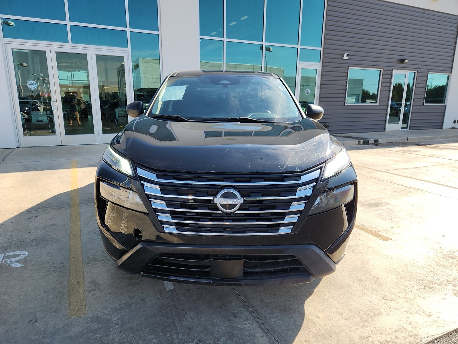 Used 2024 Nissan Rogue S image 2