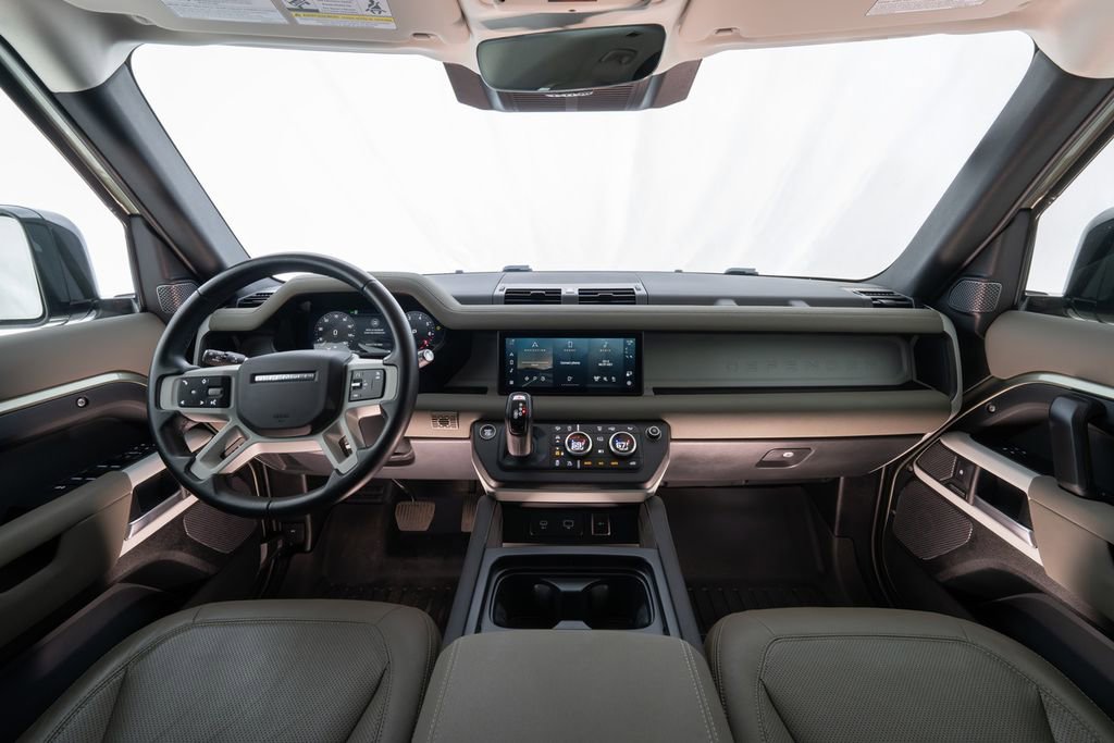 Used 2023 Land Rover Defender 110 SE image 7