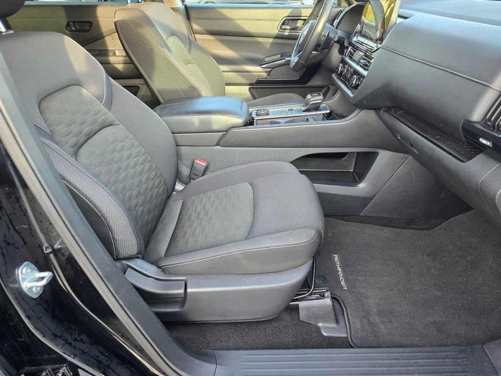 Used 2024 Nissan Pathfinder SV image 12