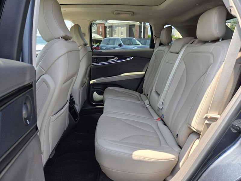 Used 2022 Lincoln Nautilus Reserve w/ Equipment Group 201A FWD image 14