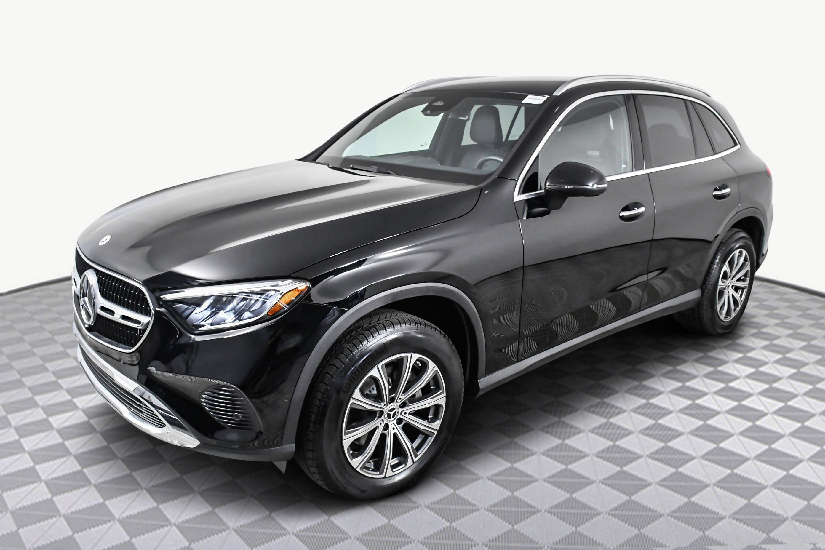 Used 2025 Mercedes-Benz GLC 300 image 4