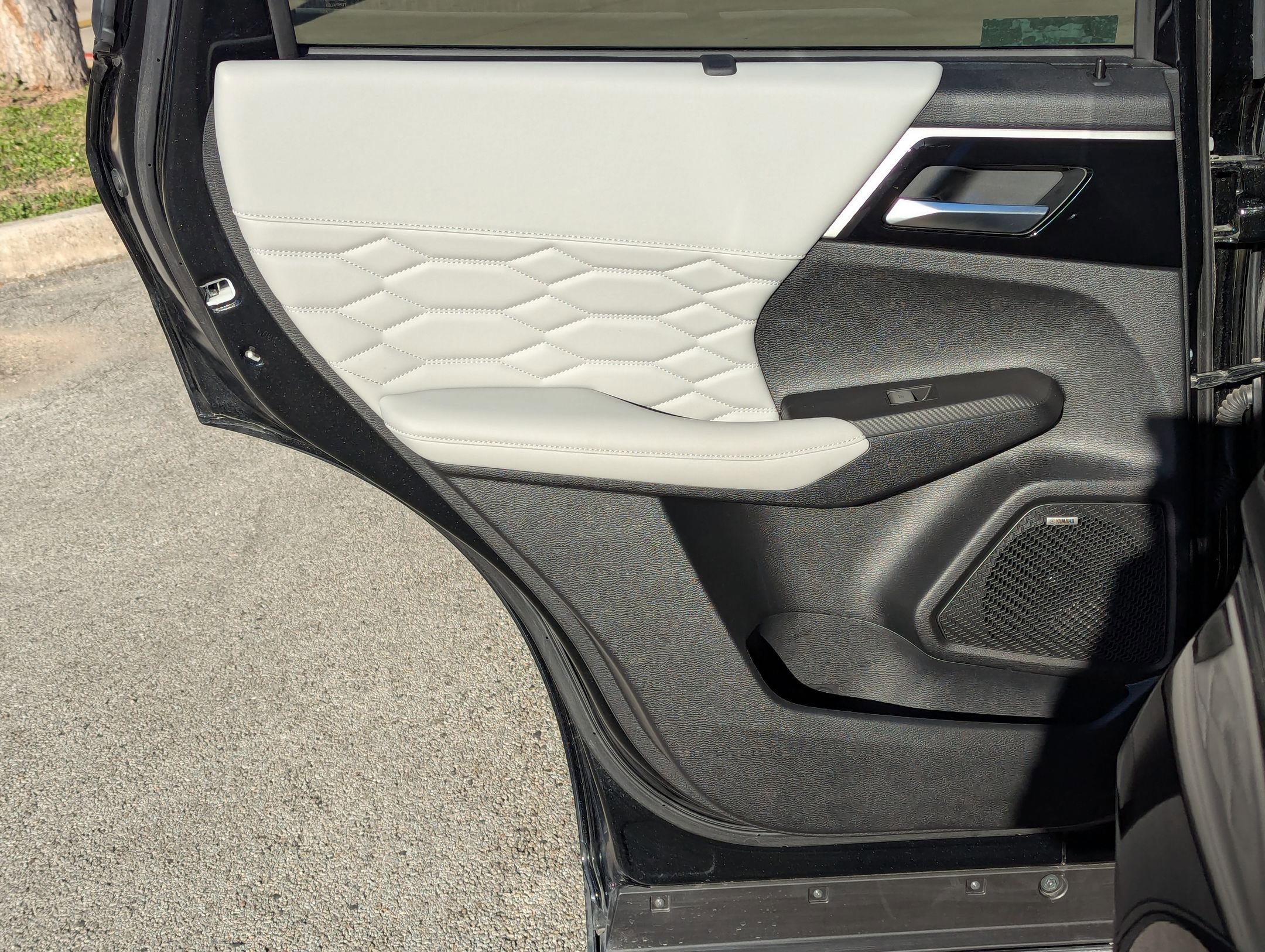 Used 2025 Mitsubishi Outlander SEL image 15