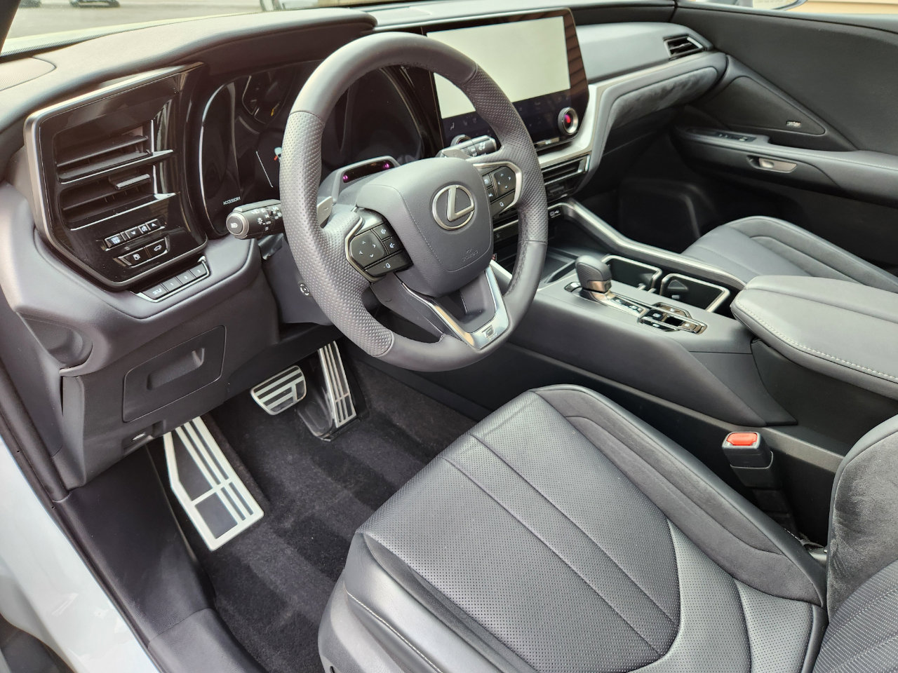 Used 2024 Lexus TX 500h AWD image 10