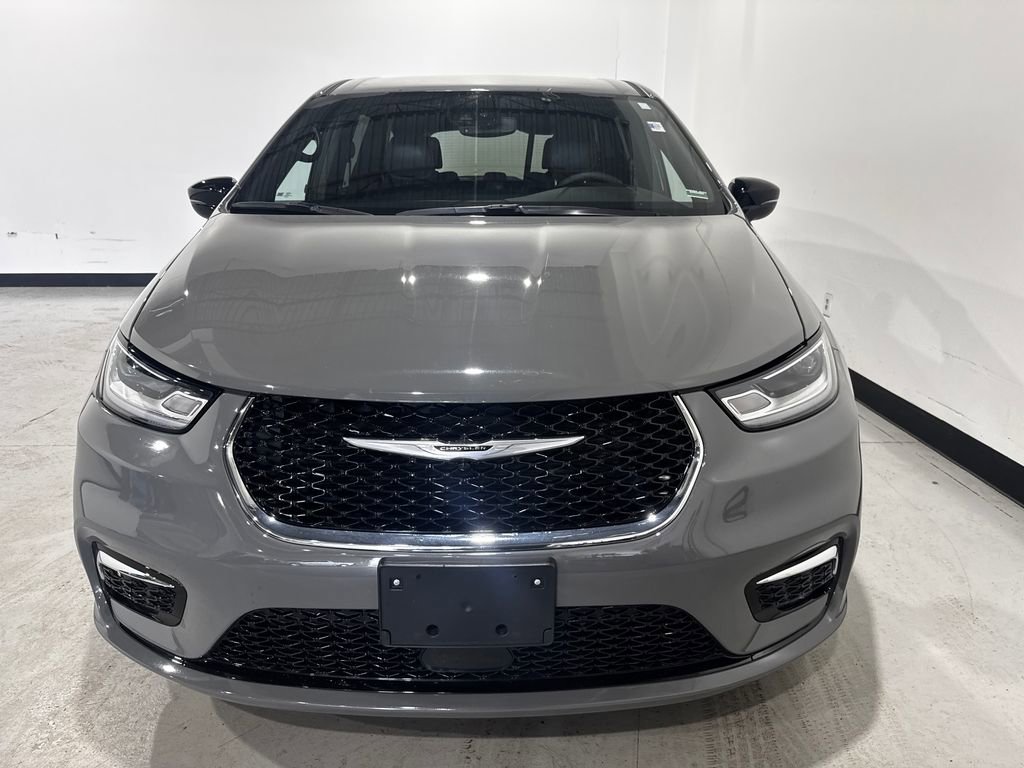 Used 2025 Chrysler Pacifica Select FWD image 10