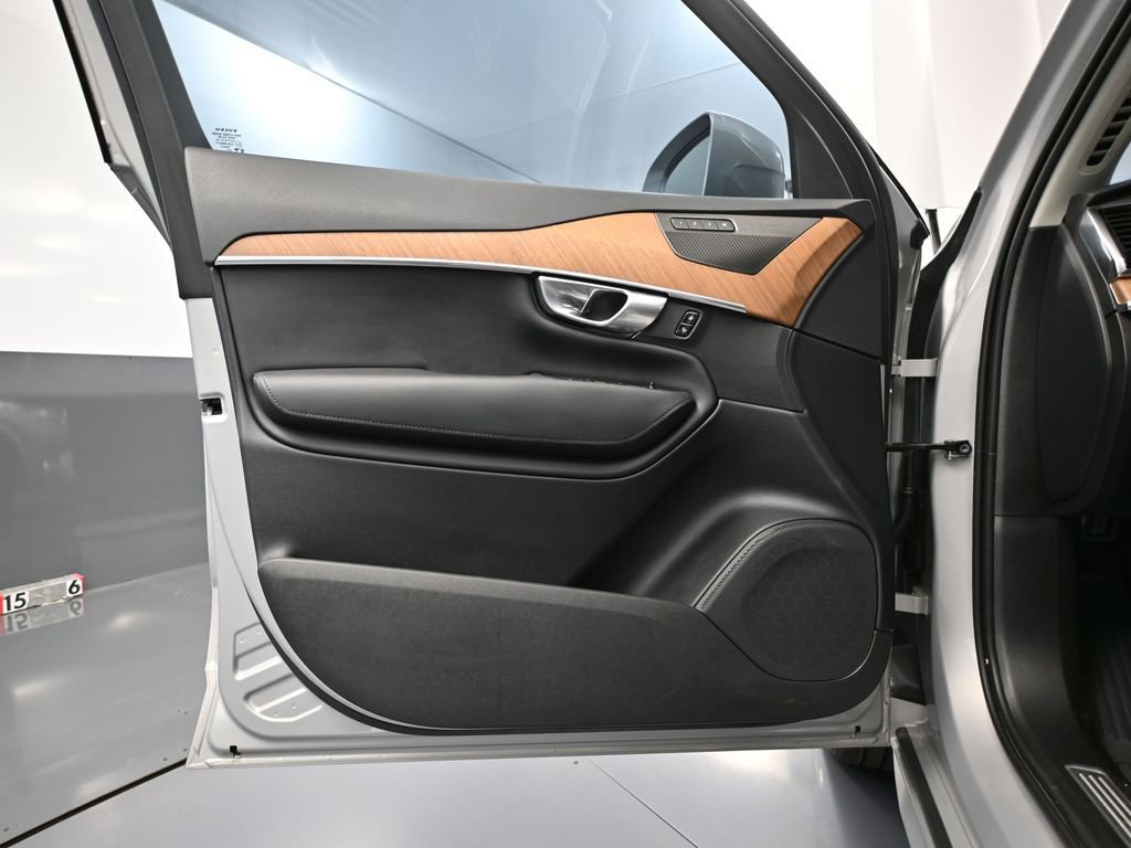 Used 2024 Volvo XC90 B5 Plus image 18