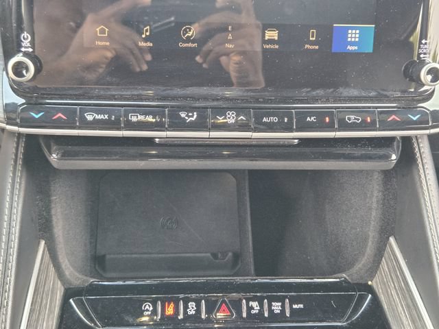 Certified 2024 Jeep Wagoneer L Series II RWD image 19