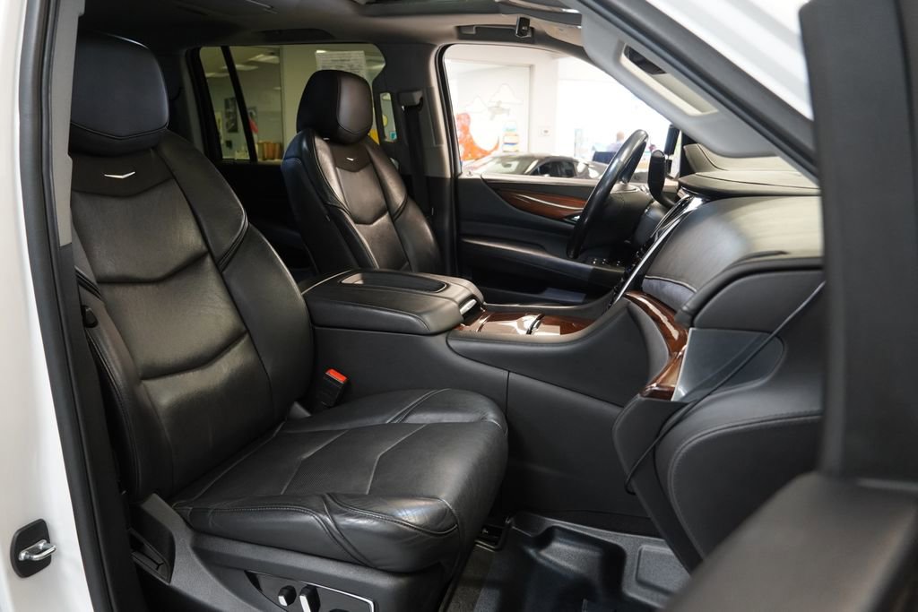Used 2019 Cadillac Escalade ESV Luxury image 41