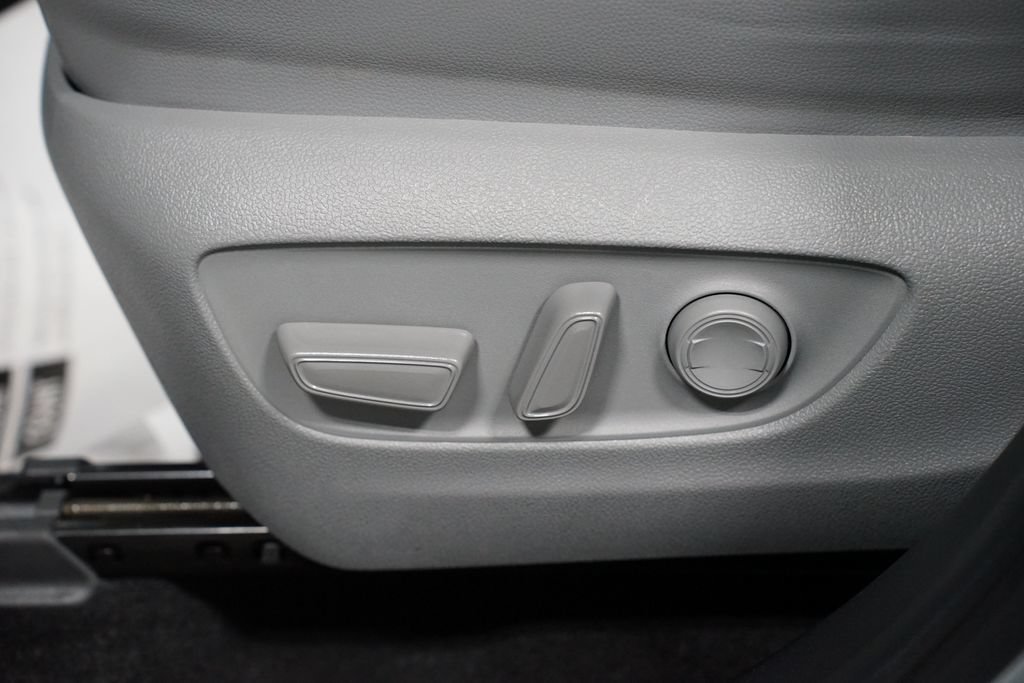 Certified 2024 Toyota Highlander XLE FWD image 34