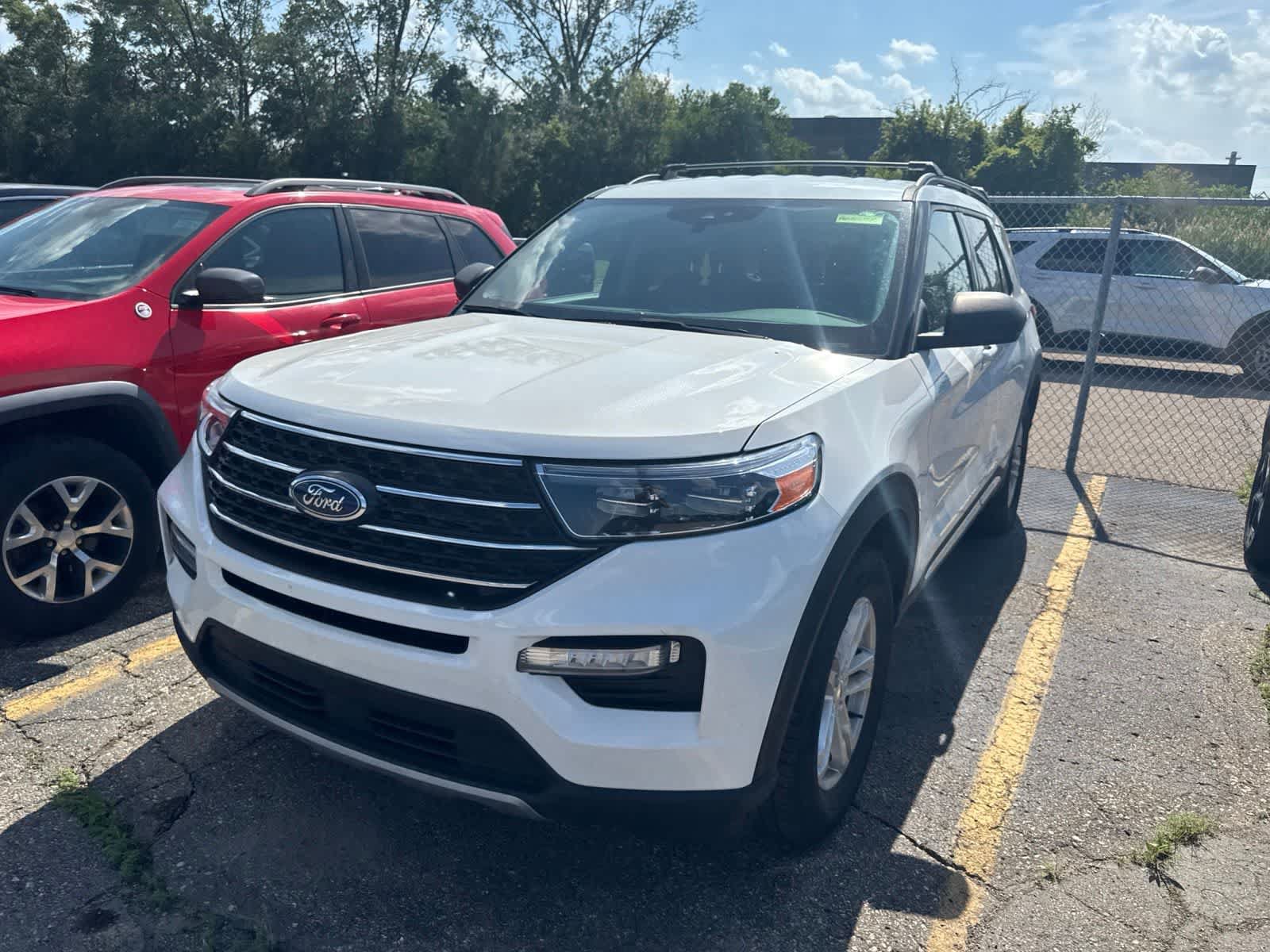 Used 2023 Ford Explorer XLT w/ Equipment Group 202A AWD/4WD image 21