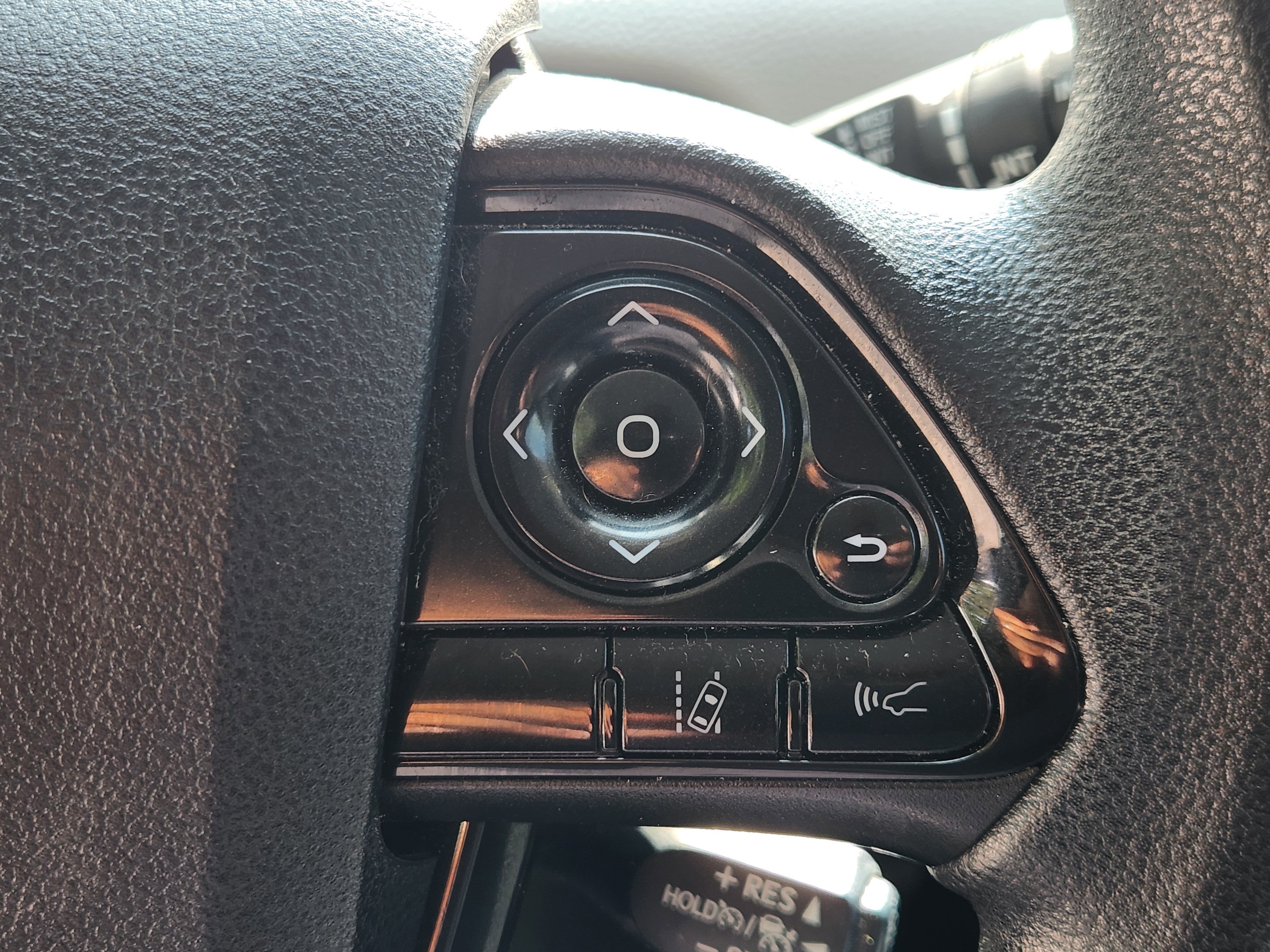 Used 2022 Toyota Prius LE AWD/4WD image 22