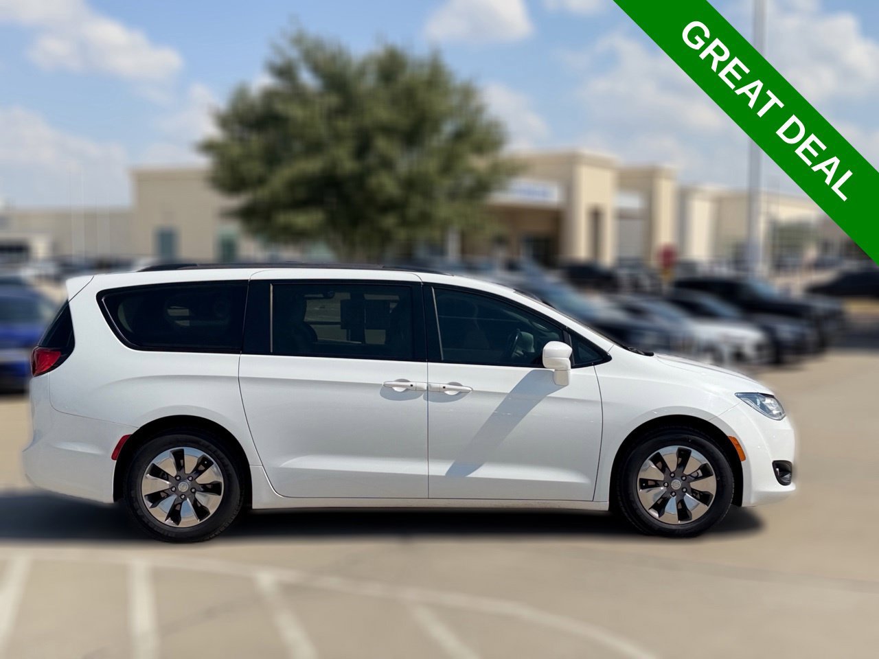 Used 2018 Chrysler Pacifica Touring-L FWD image 7