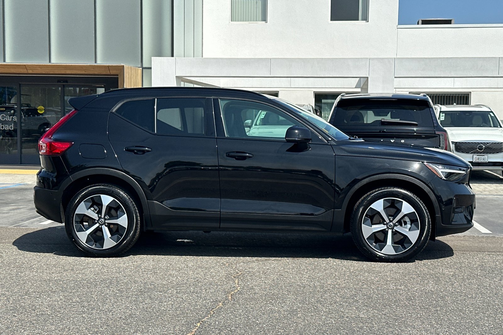 Certified 2026 Volvo XC40 B5 Plus AWD/4WD image 3