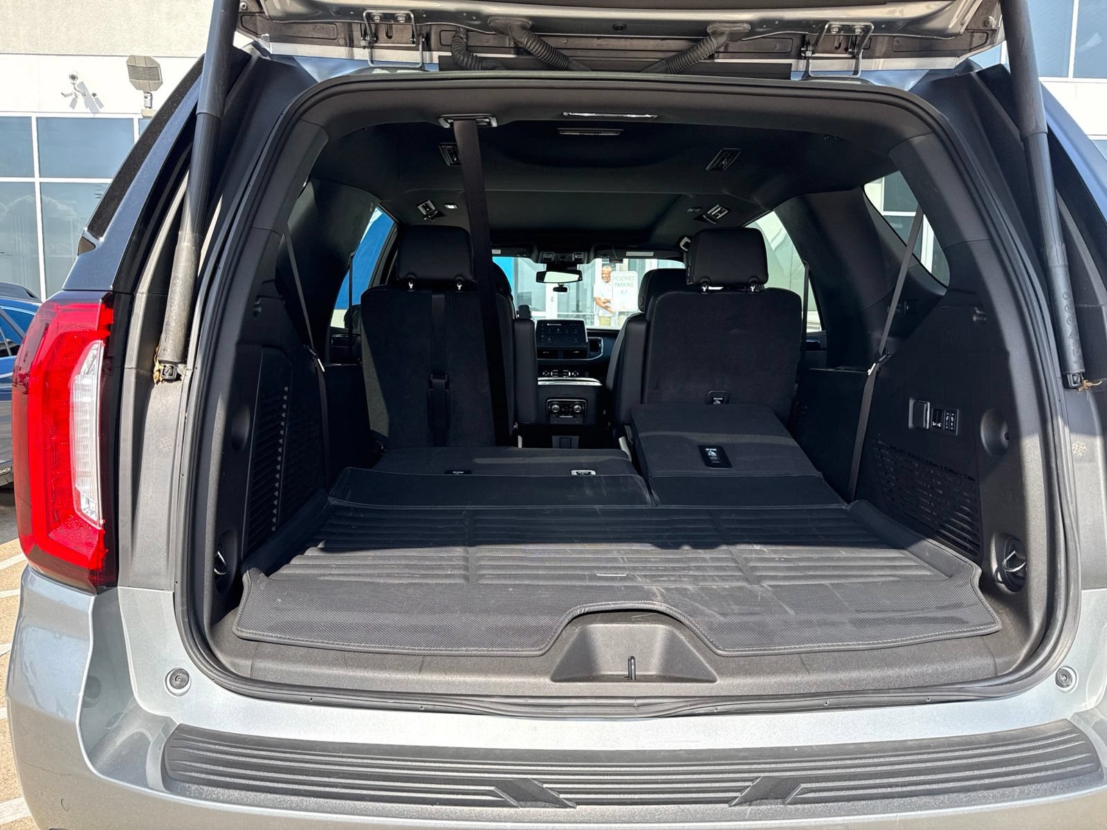 Used 2024 GMC Yukon AT4 w/ Technology Package AWD/4WD image 9