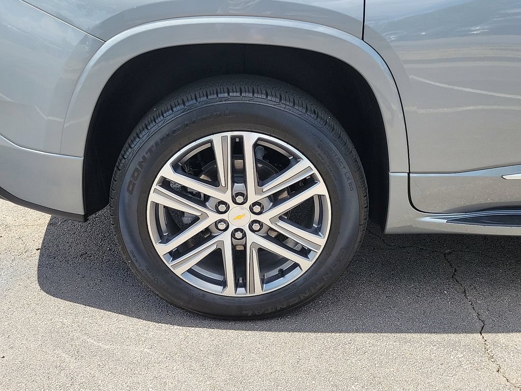 Used 2023 Chevrolet Traverse High Country w/ LPO, 'HIT The Road' Package FWD image 7