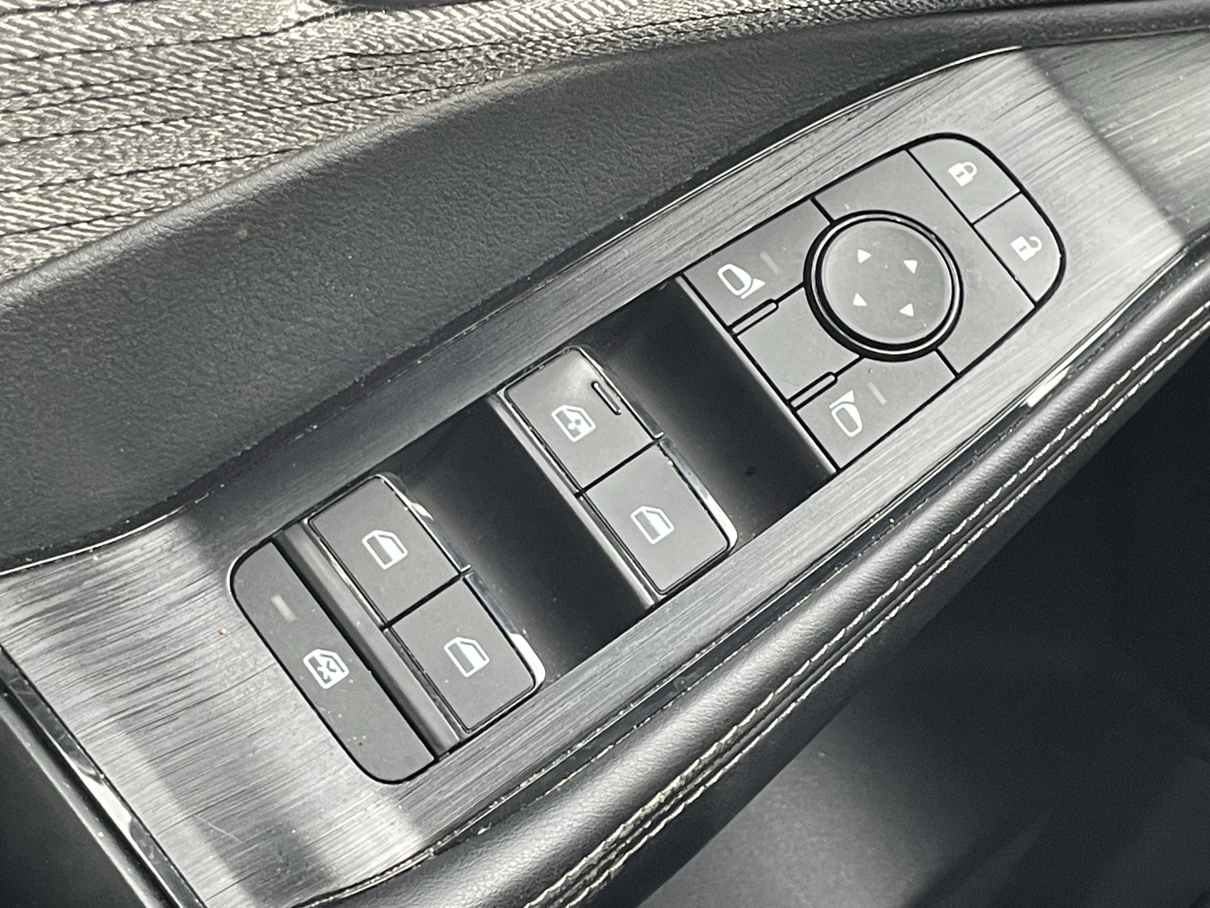 Used 2023 Nissan Rogue SV image 16