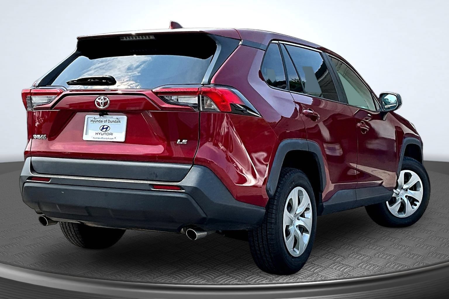 Used 2022 Toyota RAV4 LE FWD image 5